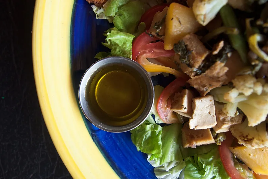 An illustration of a balanced plate with different food groups